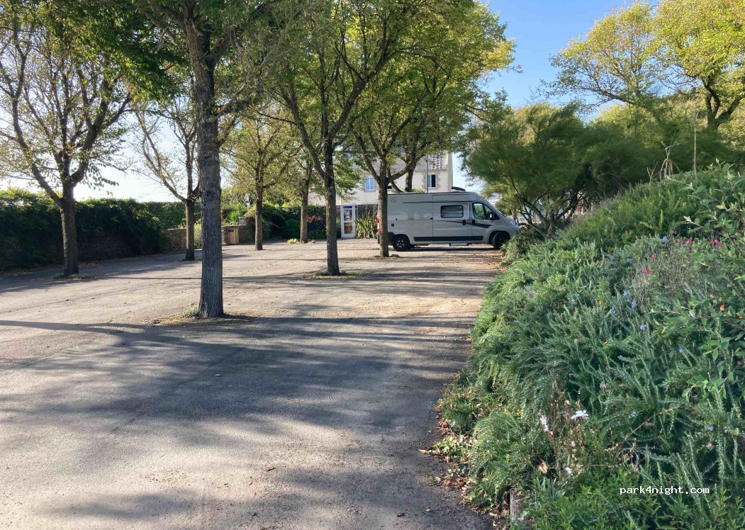 (29720) Plovan - 2 Rue de la Mairie — foto 2