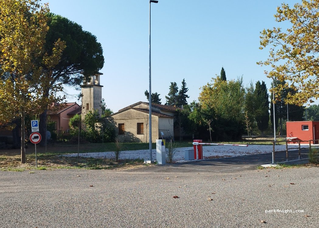 Area sosta camper macchia verde — foto
