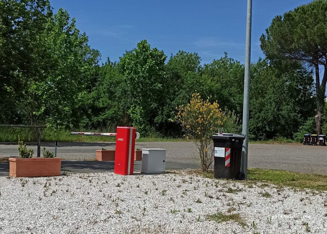 Area sosta camper macchia verde — foto 5