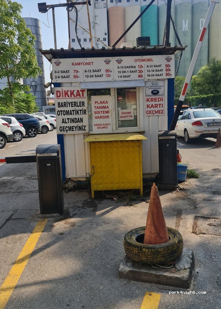 (35220) Konak - 109 Atatürk Caddesi — foto