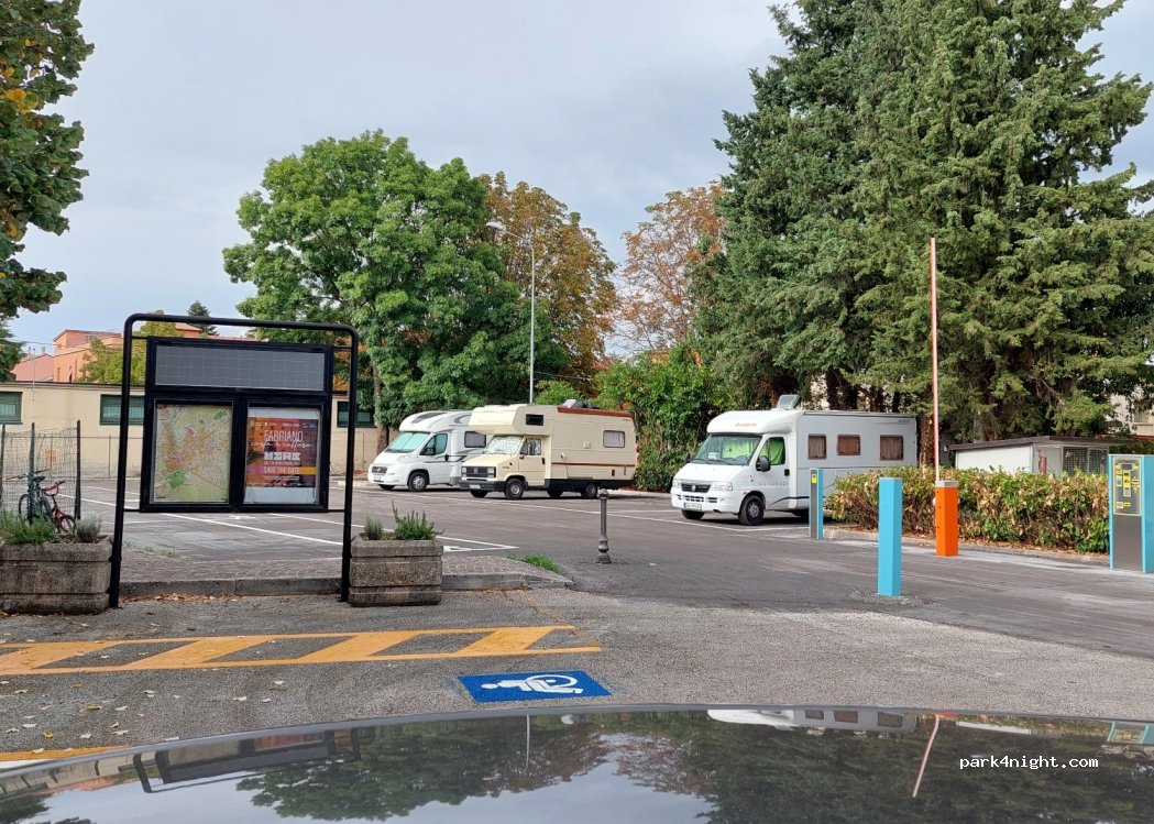 Sosta Camper Comunale Fabriano — foto 2