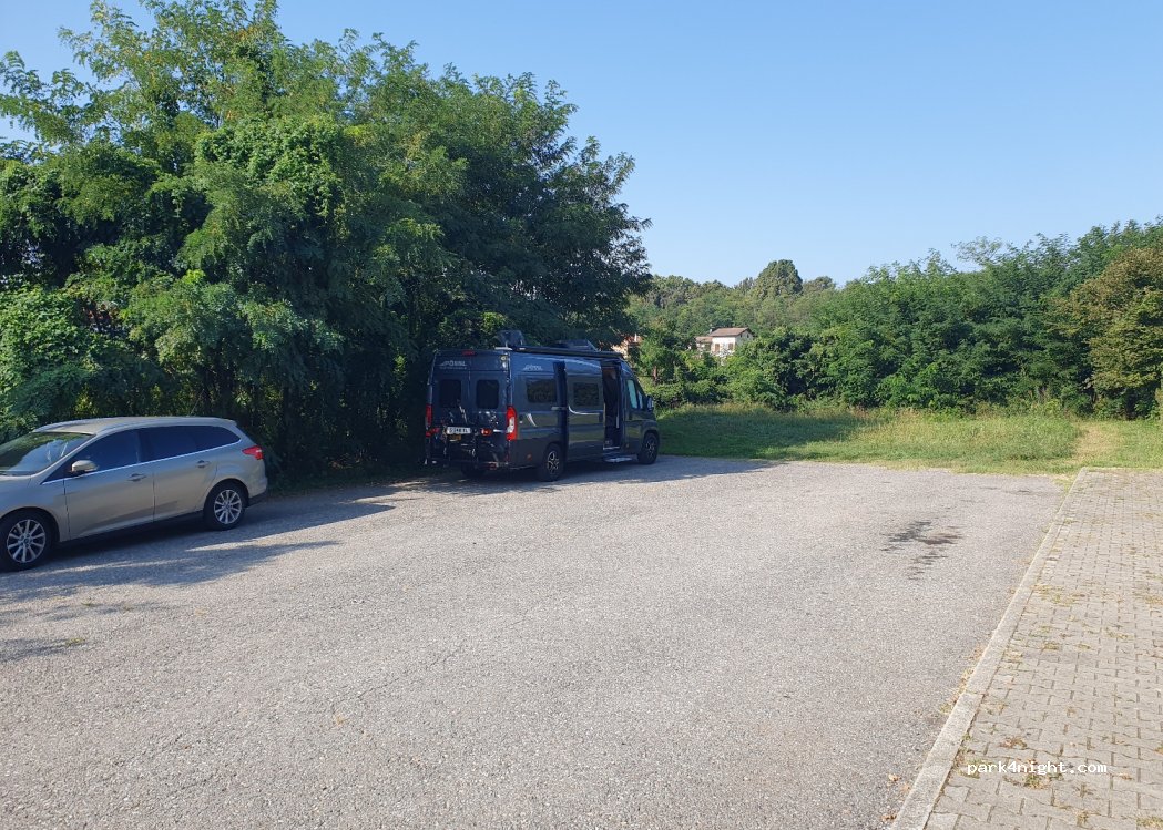 (22070) Cassina Rizzardi - 483 Via Agostino Monti — foto