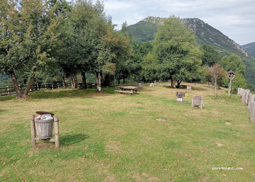 (33990) Campo de Caso - Unnamed Road — foto 2