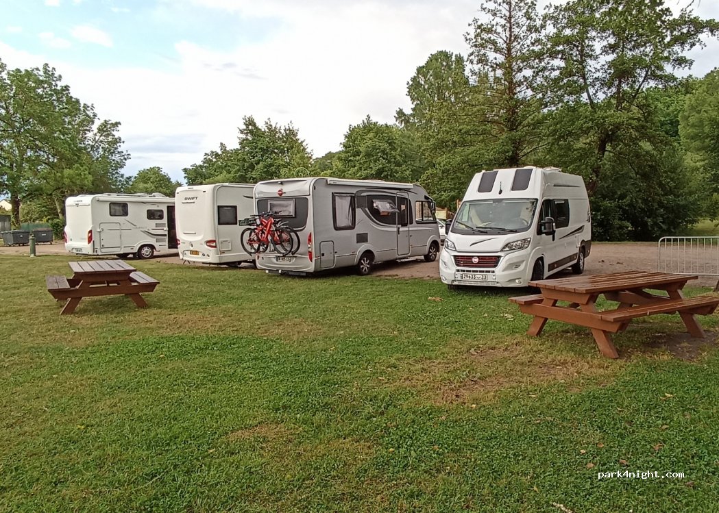 Aire de camping-car Marcilly-en-Villette — foto