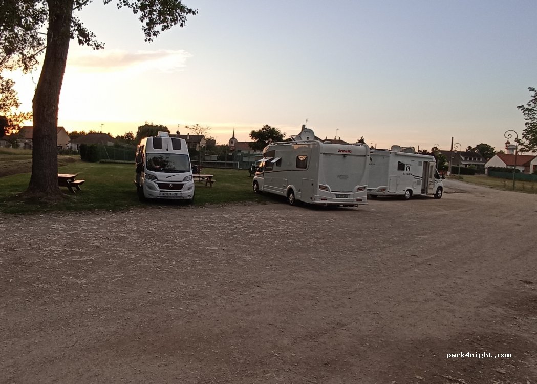 Aire de camping-car Marcilly-en-Villette — foto 3