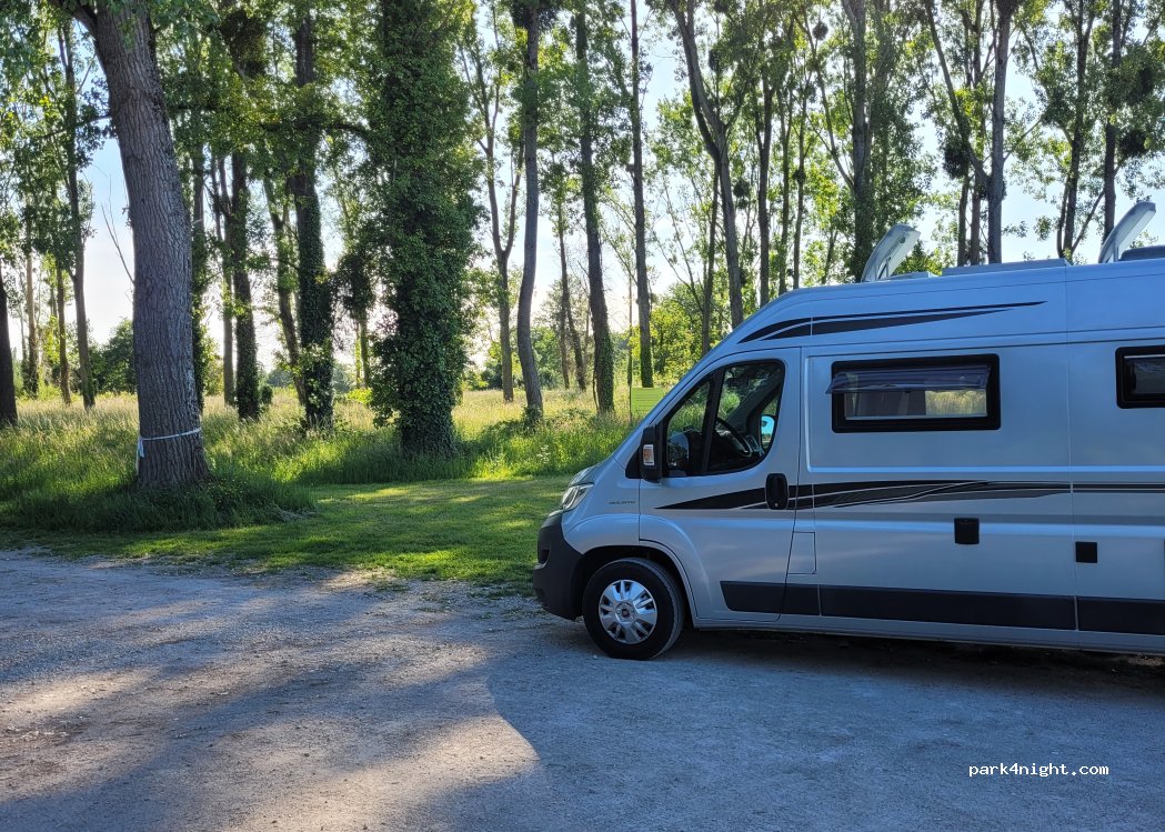 Aire de camping-car Marcilly-en-Villette — foto 4