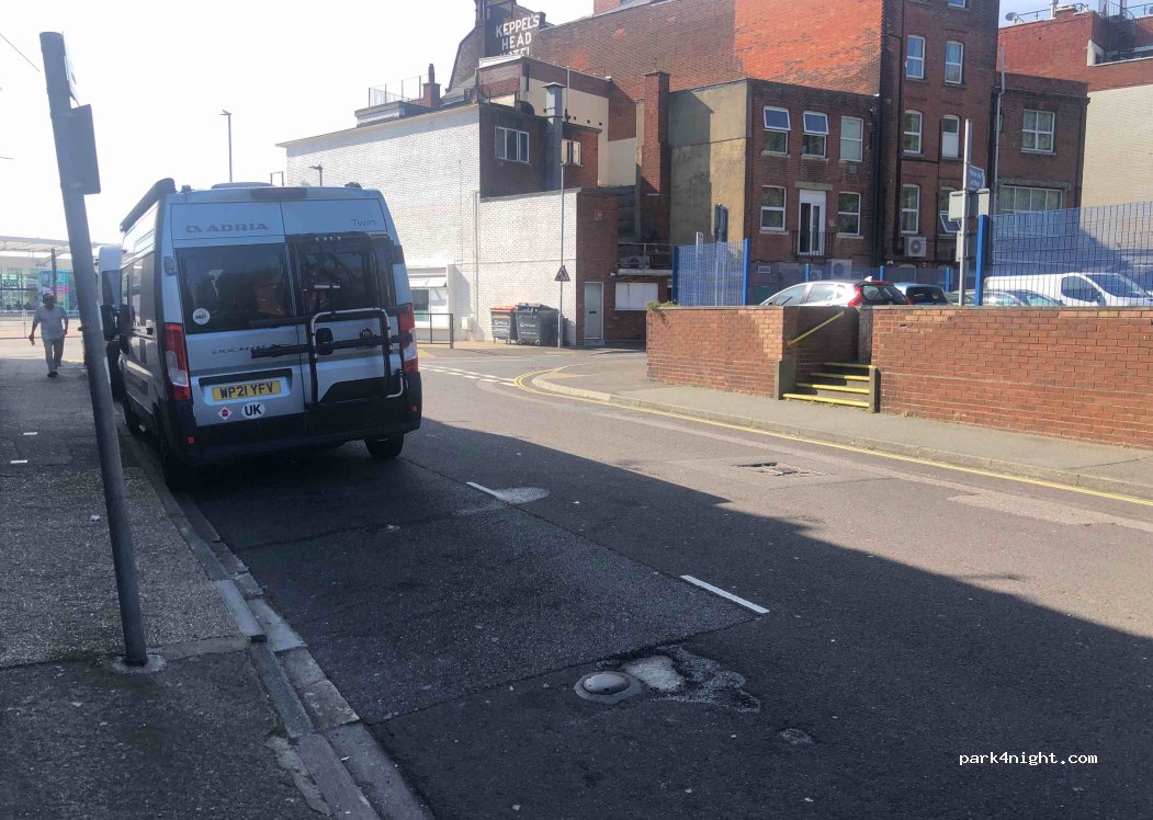 (PO1 3HA) Portsmouth - B2154 — foto