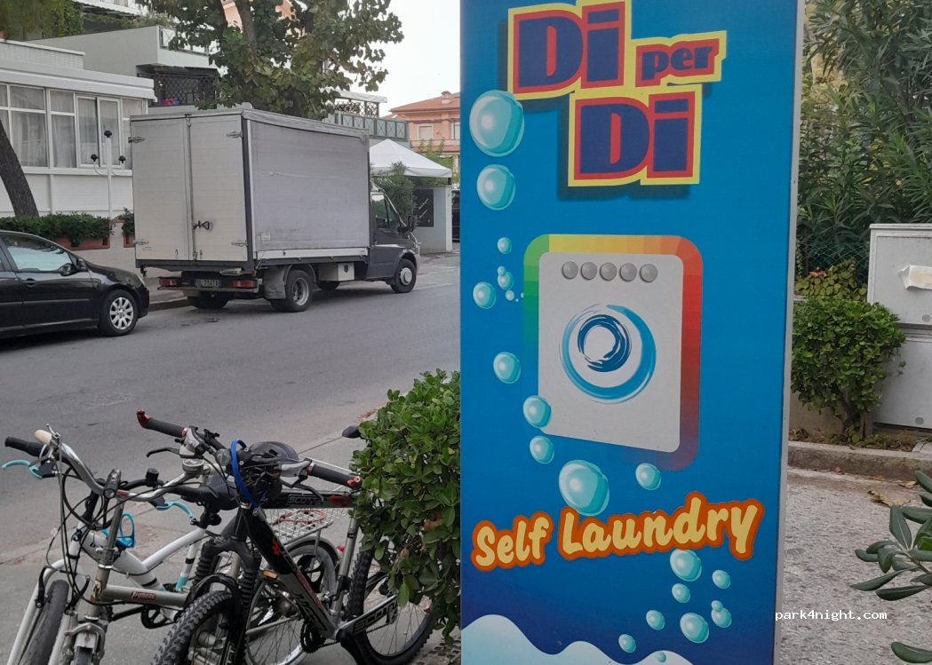 (47838) Riccione - 4-10 Viale Michelangelo — foto