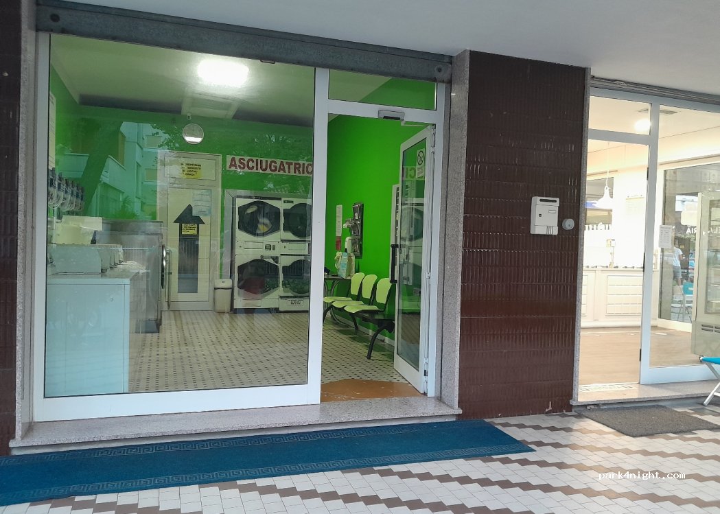(47838) Riccione - 4-10 Viale Michelangelo — foto 2