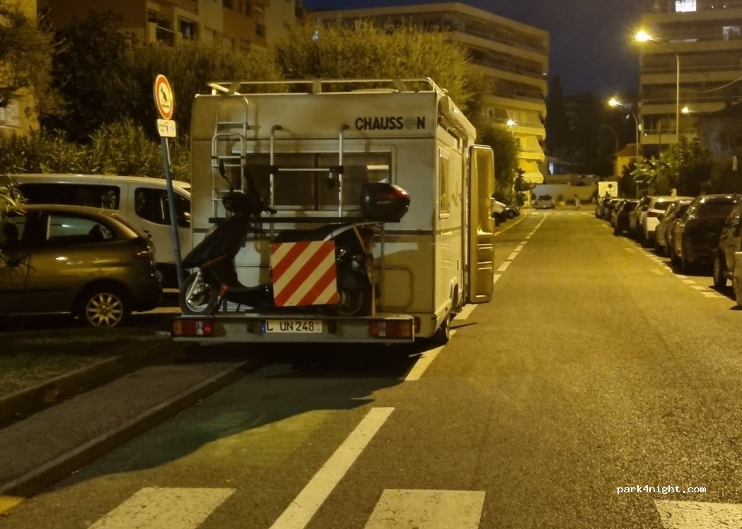 (06800) Cagnes-sur-Mer - 9 Allée des Pins — foto 2