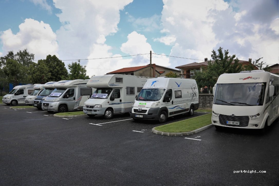 Camper stop Hrpelje - PZA — foto