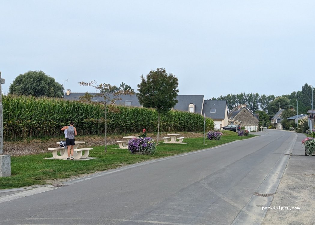(50170) Pontorson - 12 Route de la Rive — foto