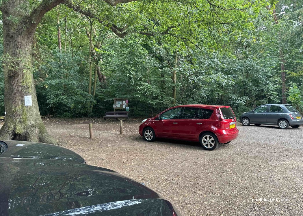 (KT11 2QG) Cobham - 11 Littleheath Lane — foto