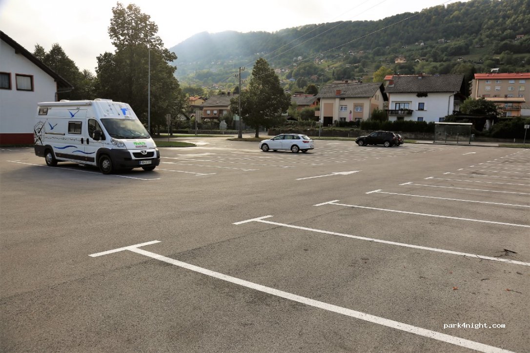 (8333) Semič - 3 Črnomaljska cesta — foto