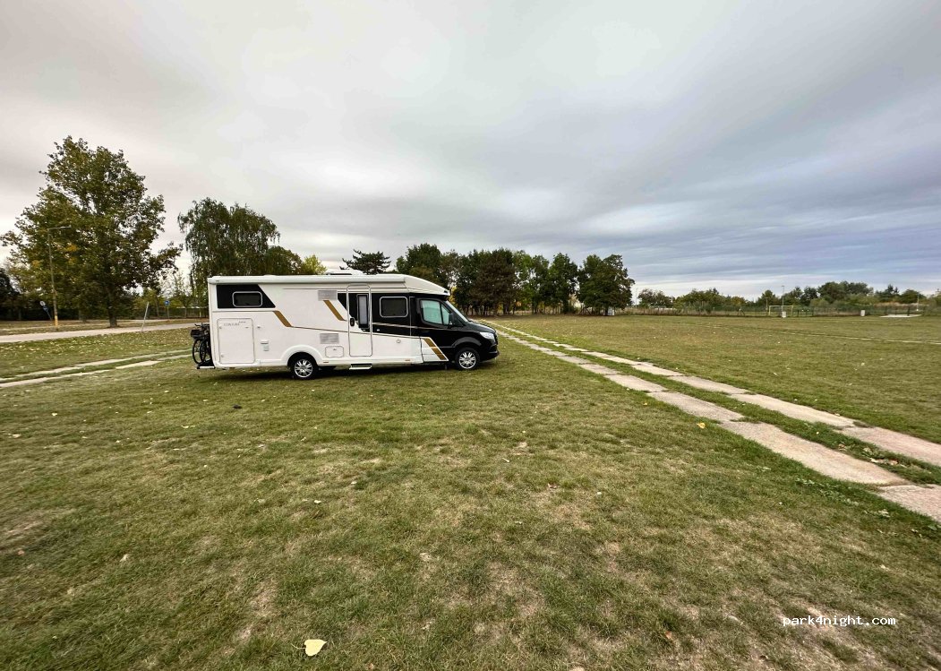 (925 26) Boldog - Unnamed Road — foto 2