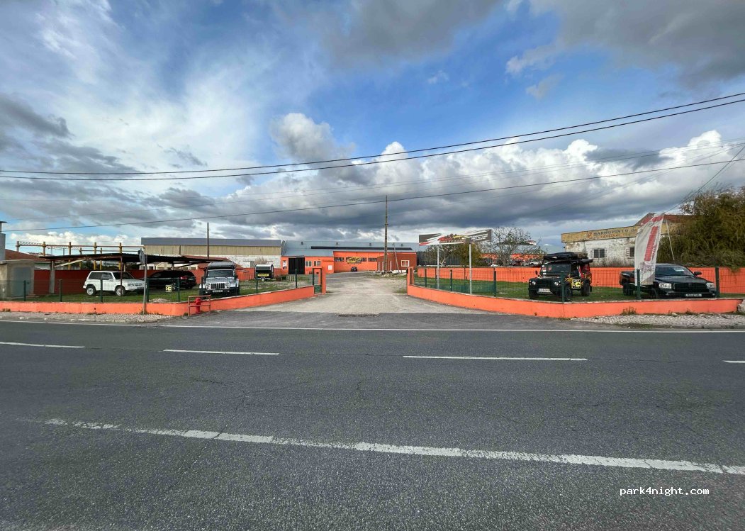 4WD Solitaire Parking & Lodge — Secure 24/7 stopover (8 min Sintra / 23 min Lisbon) — foto