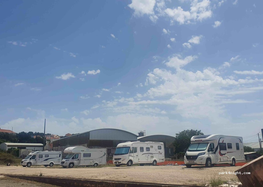 4WD Solitaire Parking & Lodge — Secure 24/7 stopover (8 min Sintra / 23 min Lisbon) — foto 3