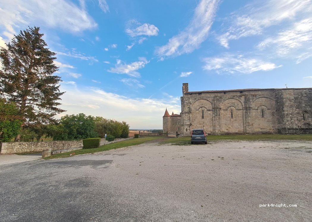(16480) Chillac - 2 Contre-allée du Château — foto 2