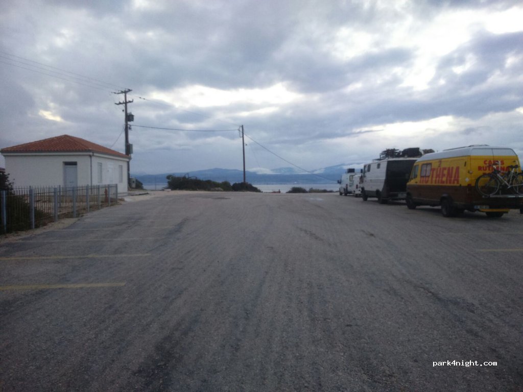 (203 00) Loutraki - Unnamed Road — foto