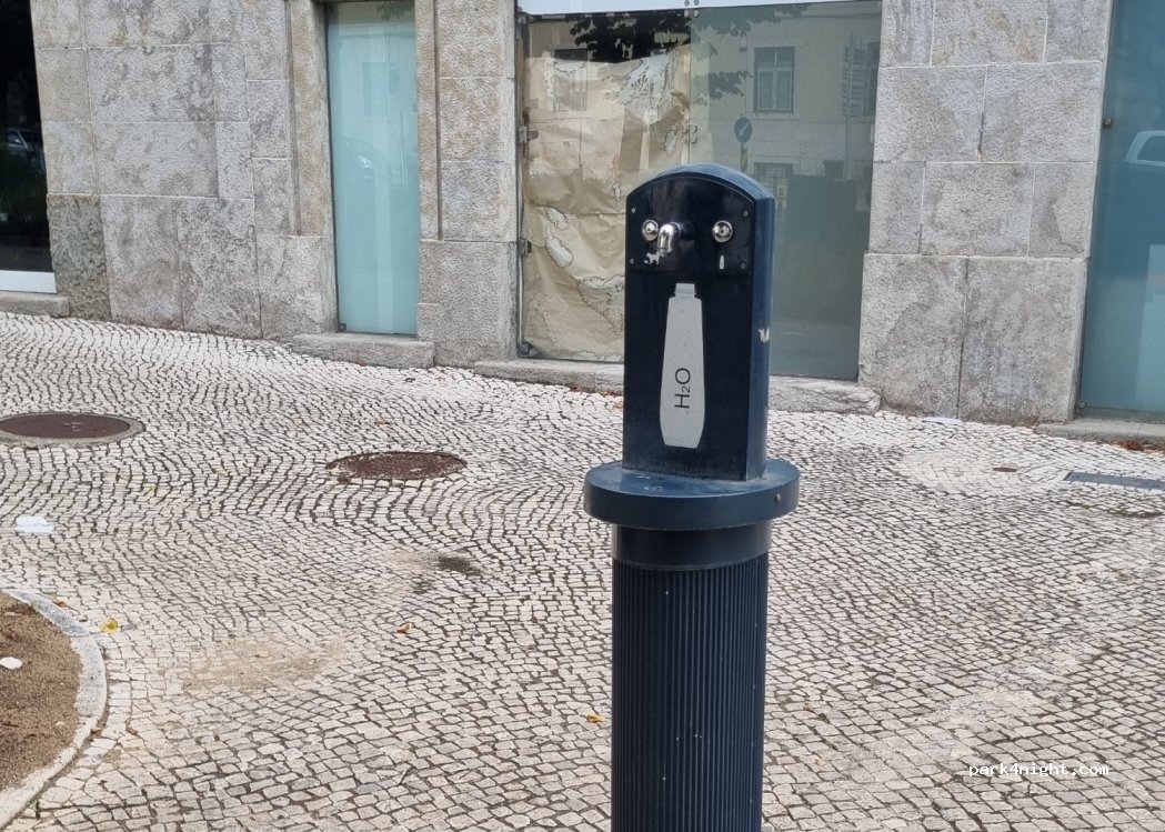 (1400-206) Lisboa - 8A Largo dos Jerónimos — foto