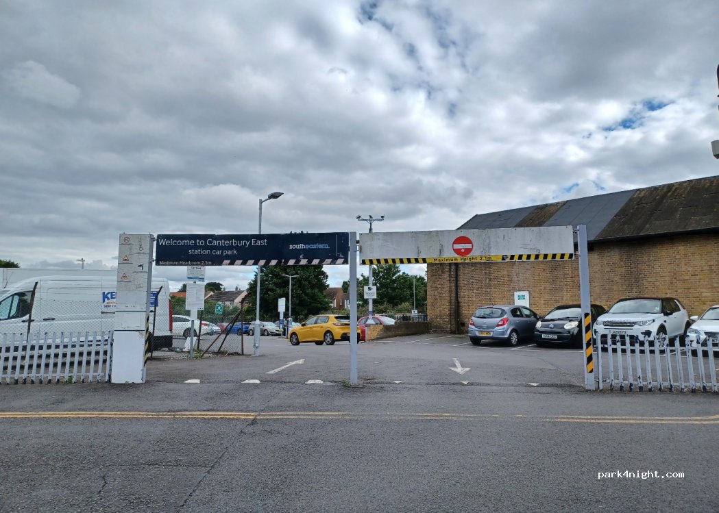 (CT1 2RF) Canterbury - 12150 Station Road East — foto