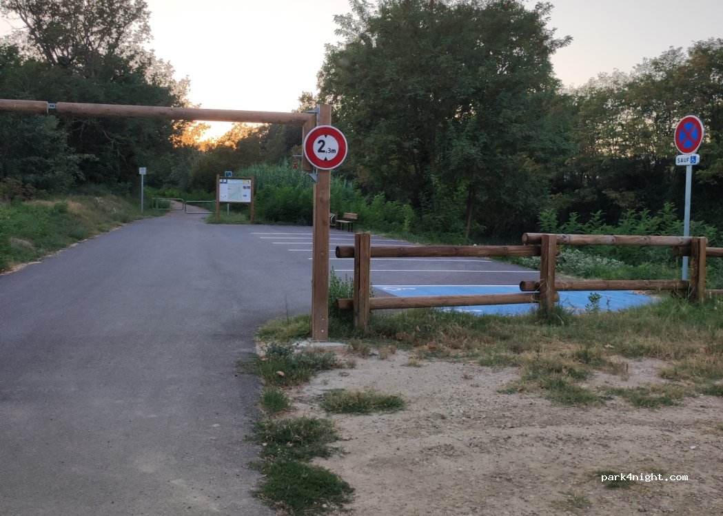 (30300) Beaucaire - 13 Quai de la Paix — foto