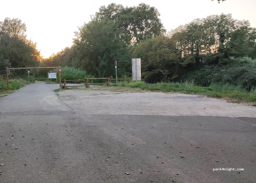 (30300) Beaucaire - 13 Quai de la Paix — foto 2