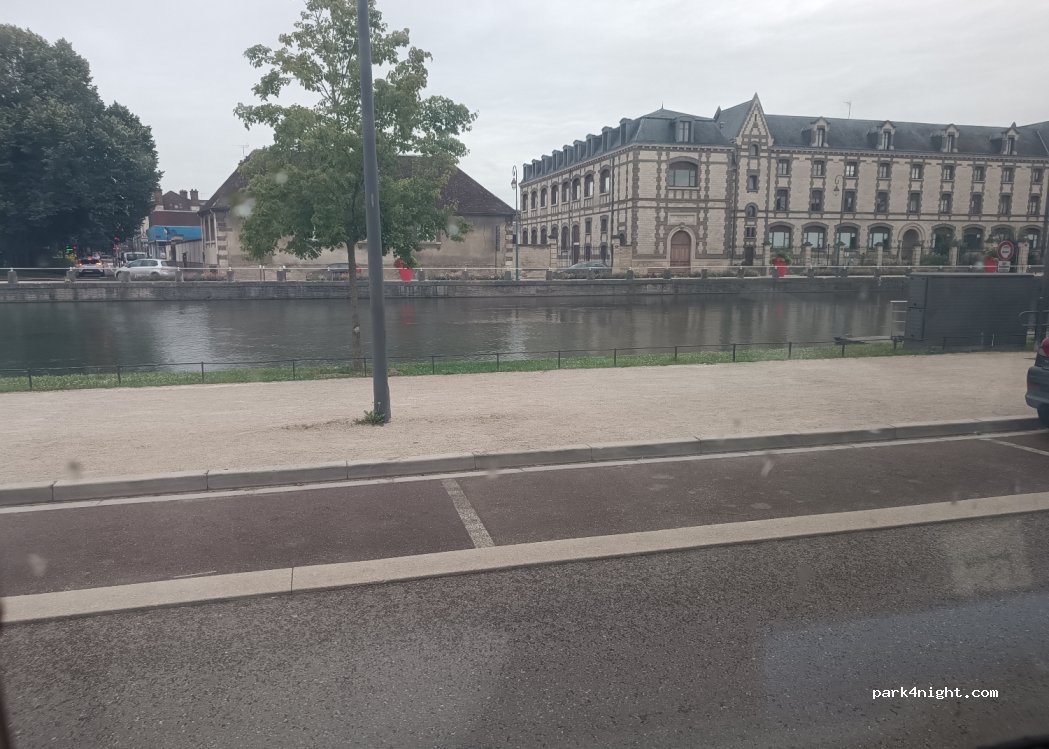 (10000) Troyes - 1 Quai la Fontaine — foto 2