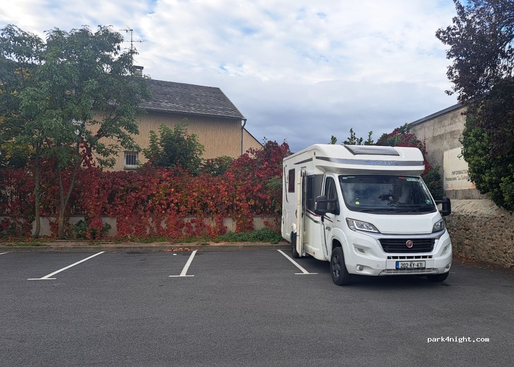 (66760) Bourg-Madame - 1 Place de l'Hostellerie Cerdane — foto 2