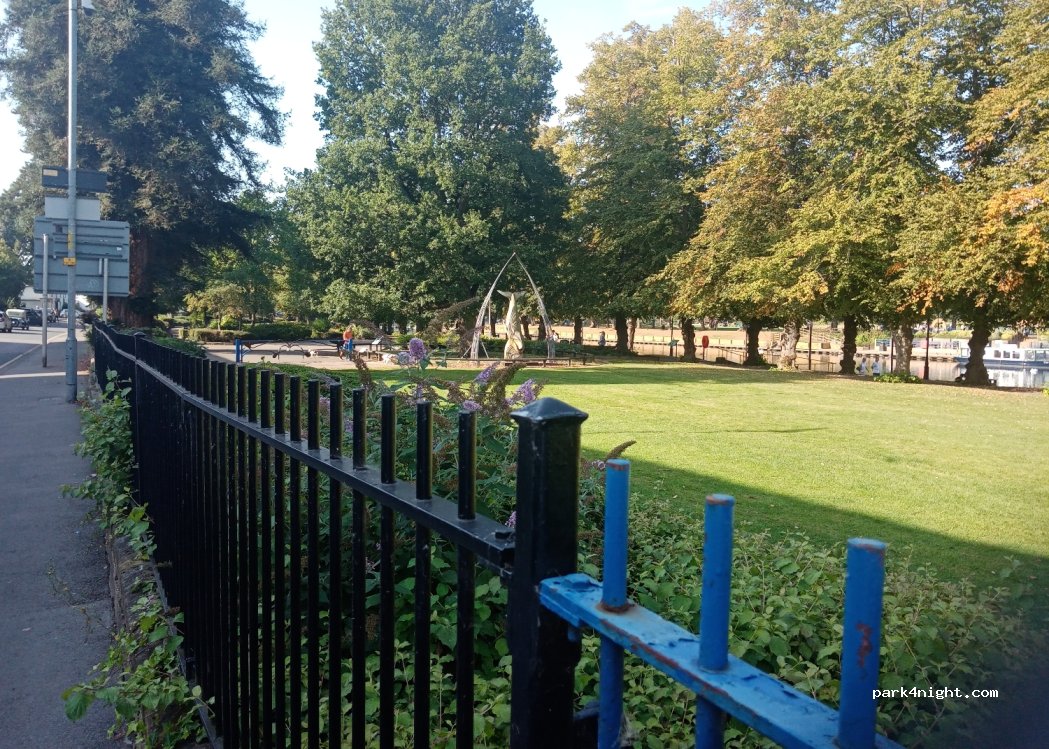 (WR11 1BU) Evesham - 32 Waterside — foto