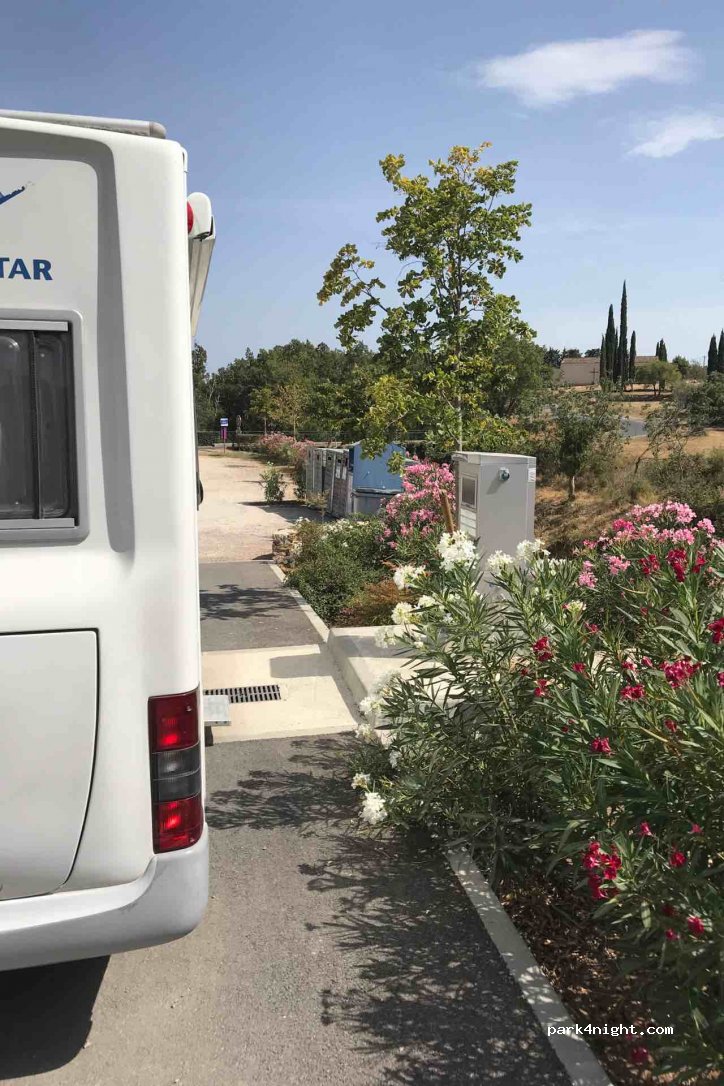 Aire de services camping-car Seillans — foto