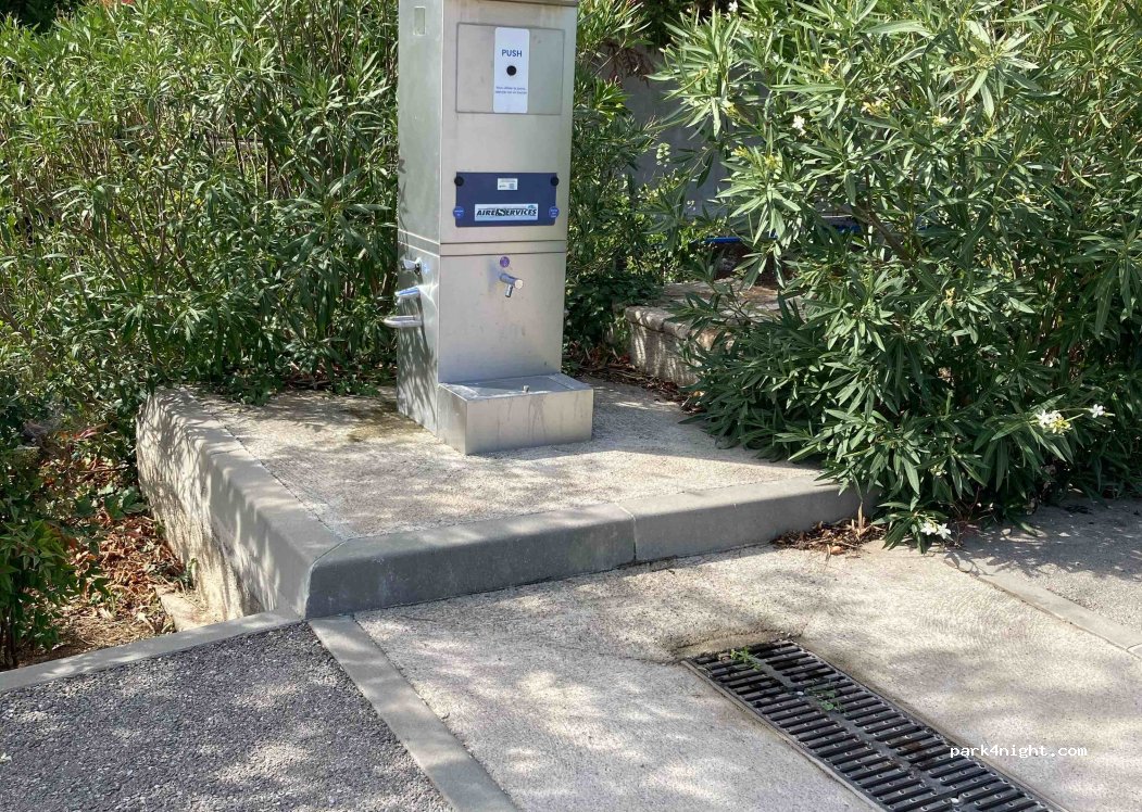 Aire de services camping-car Seillans — foto 2