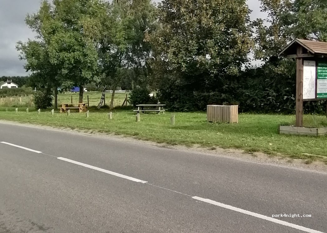 (80120) Saint-Quentin-en-Tourmont - Rte de Forest-Montiers — foto