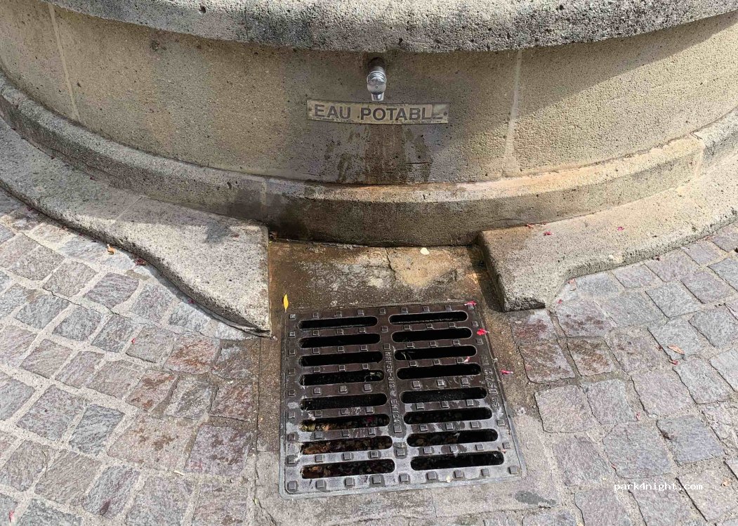 (07700) Saint-Martin-d'Ardèche - 9 Place du Sablas — foto 2