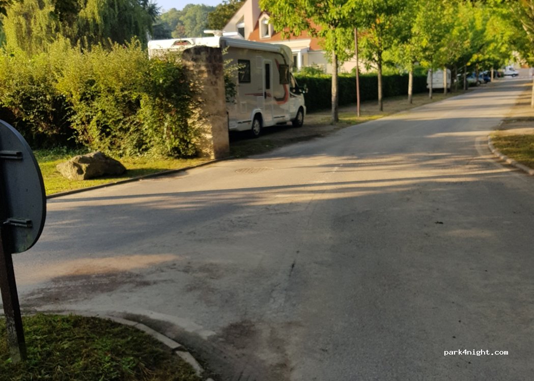 (95280) Jouy-le-Moutier - 5 Chemin des Fauveaux — foto