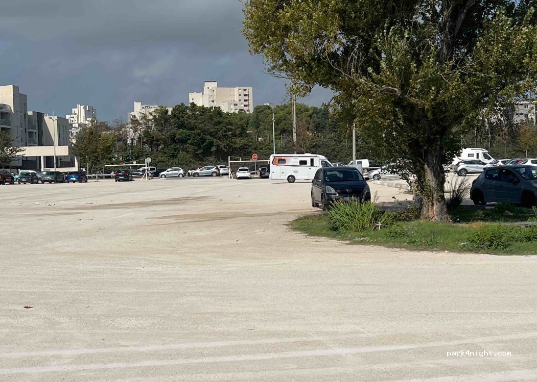 (13500) Martigues - 32 Avenue de la Paix — foto