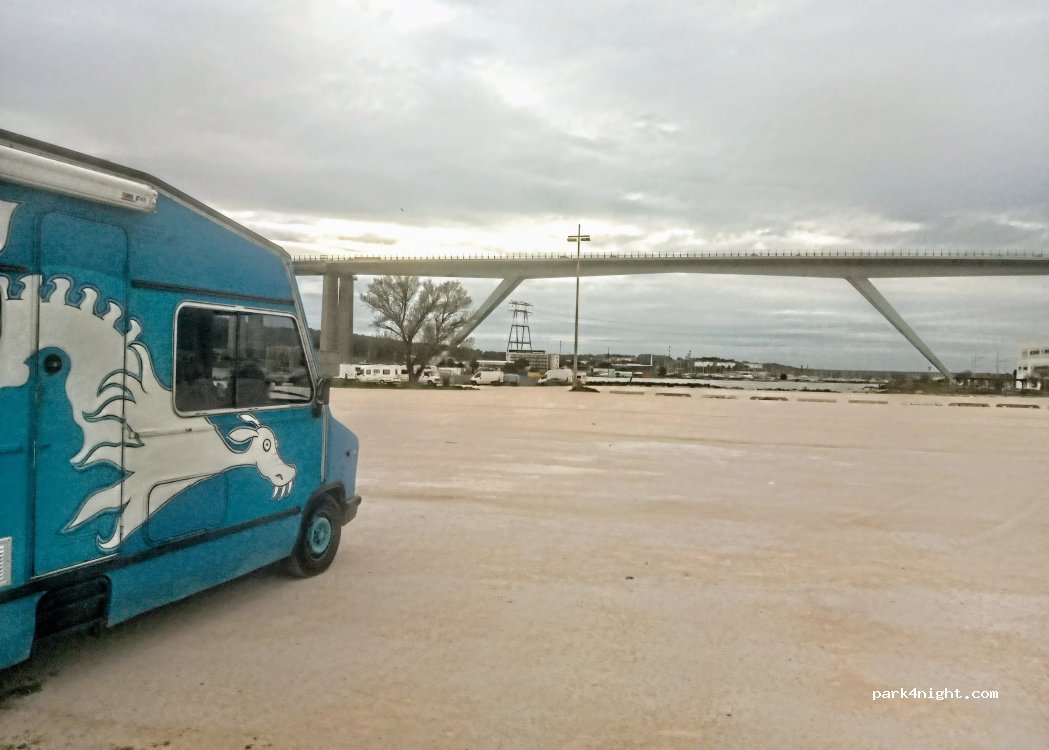 (13500) Martigues - 32 Avenue de la Paix — foto 2