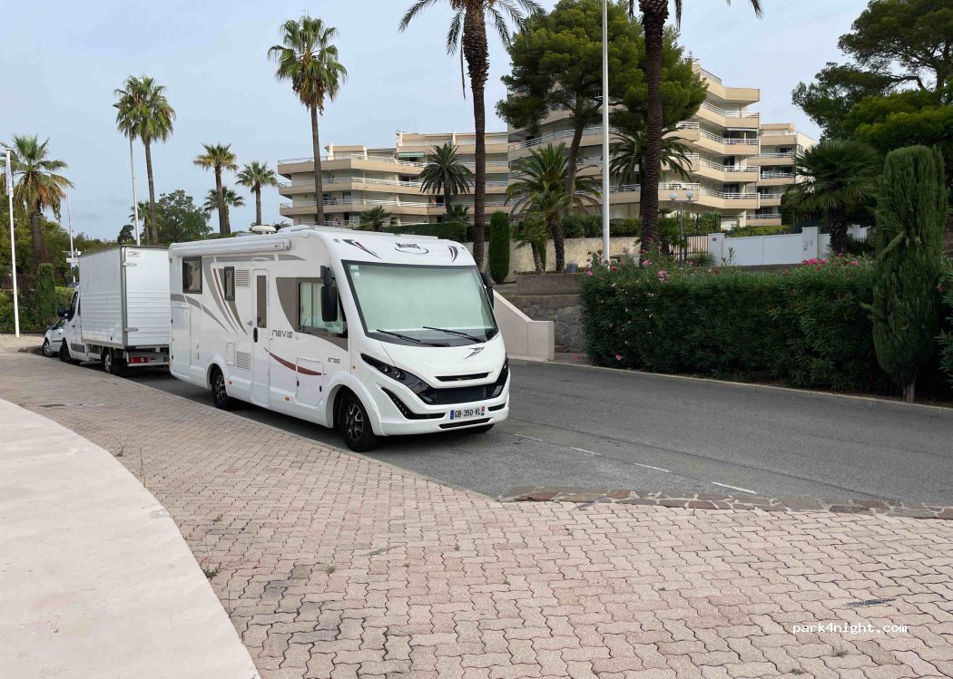 (83700) Saint-Raphaël - 469 Boulevard Raymond Poincaré — foto 3