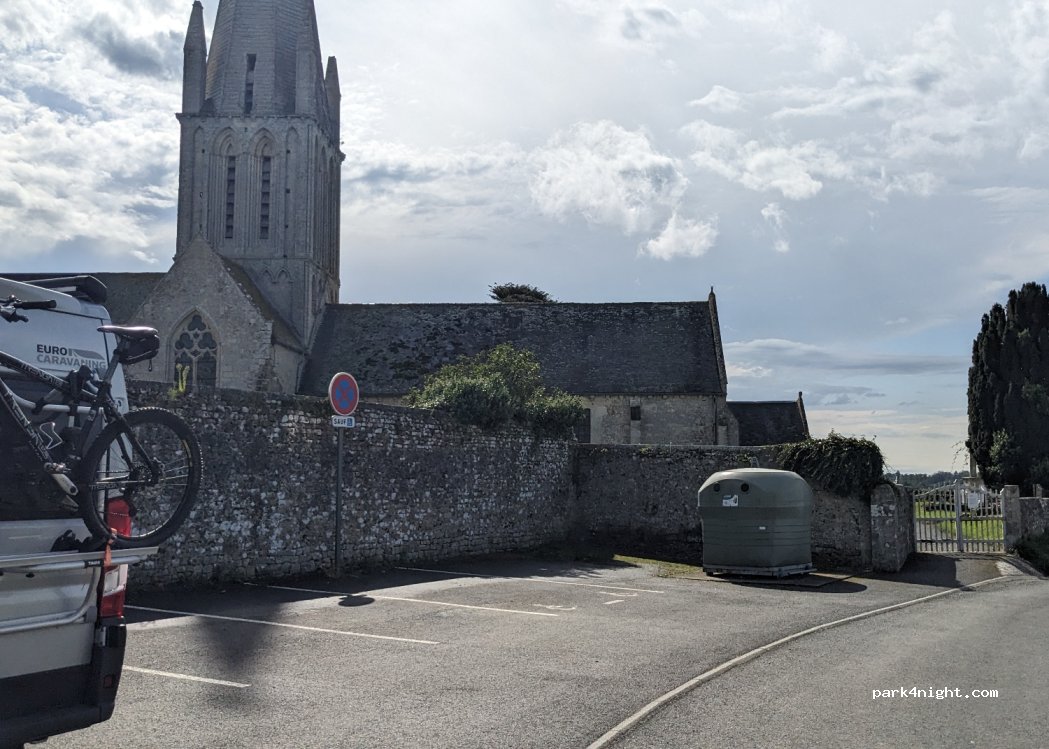 (14710) Formigny La Bataille - 402 Route des Louves — foto