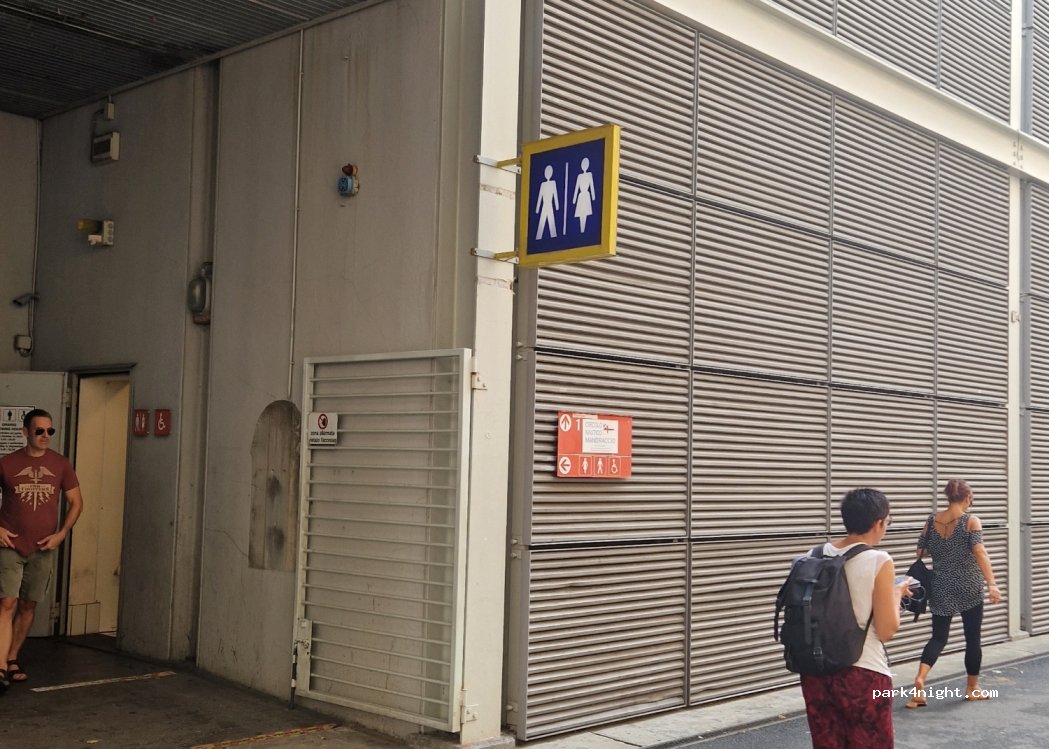 (16128) Genova - 2 Via Magazzini Generali — foto