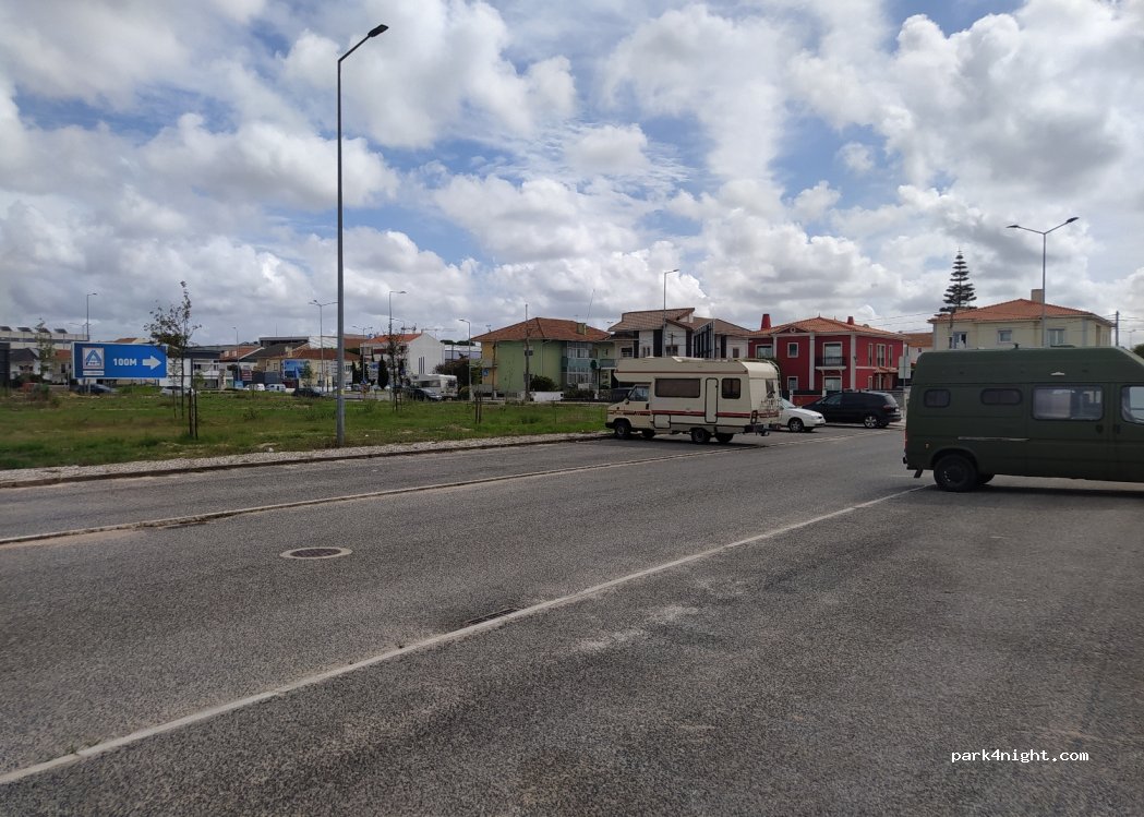 (2500) Caldas da Rainha - 61 Rua Vitorino Fróis — foto