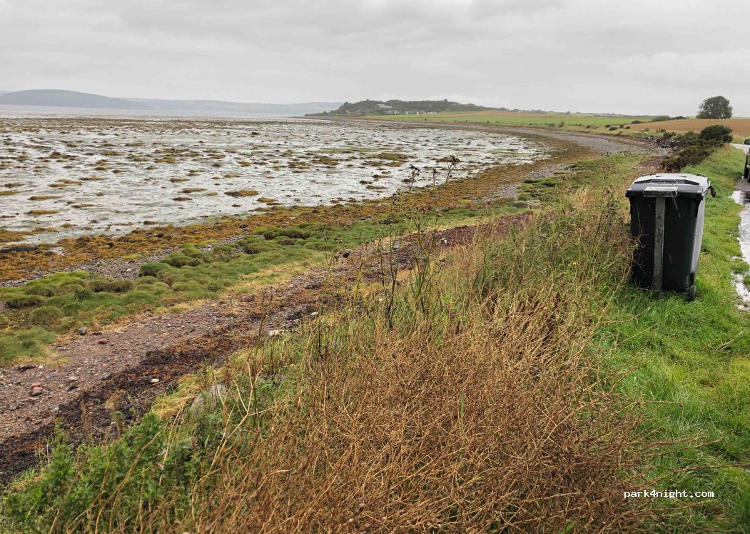 (IV2 7HX) Allanfearn - Unnamed Road — foto
