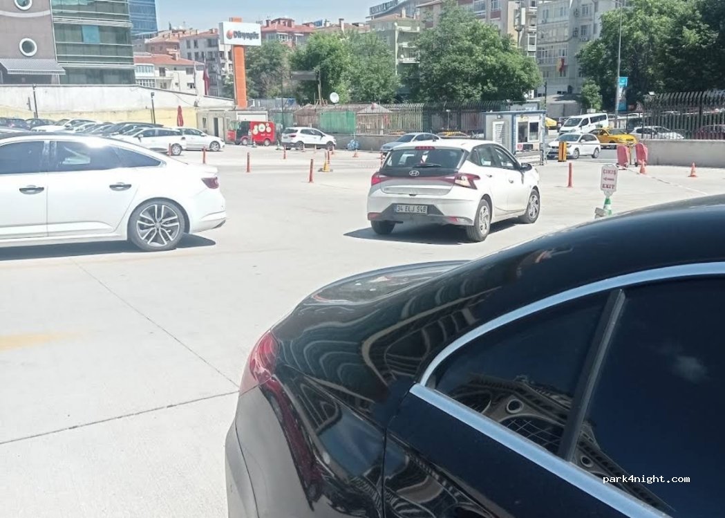 (06680) Çankaya - 32 Tunus Caddesi — foto
