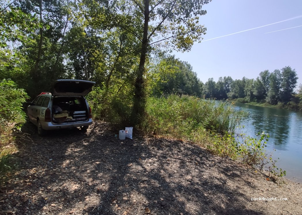 (76300) Dvorovi - Unnamed Road — foto