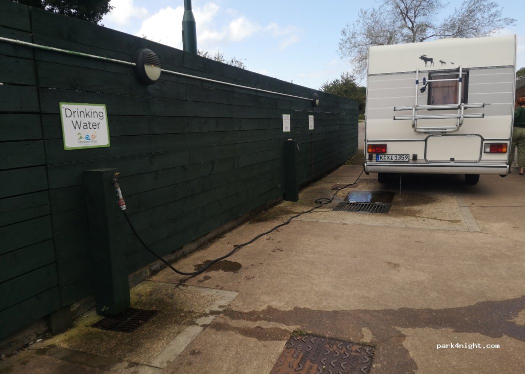 Monkton Wyld Holiday Park — foto