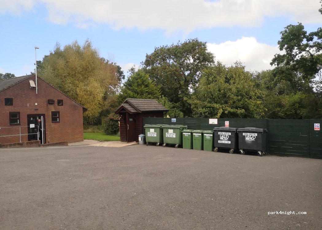 Monkton Wyld Holiday Park — foto 2