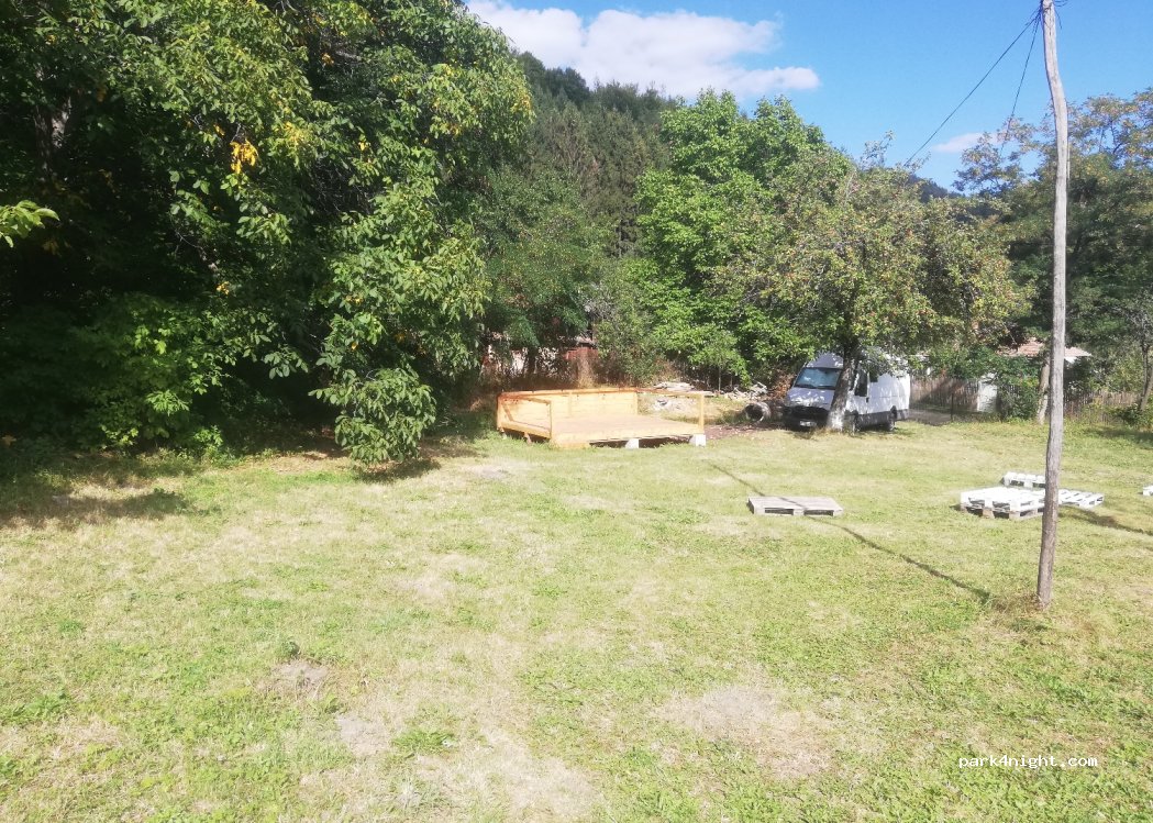 Campingplatz im Kunstzentrum Aluniș — foto 2