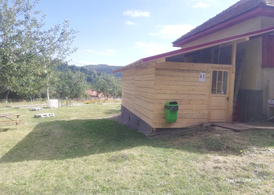 Campingplatz im Kunstzentrum Aluniș — foto 3