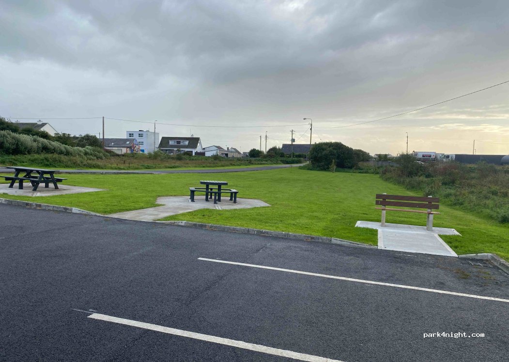 (V95 F6CN) Miltown Malbay - Church Street — foto