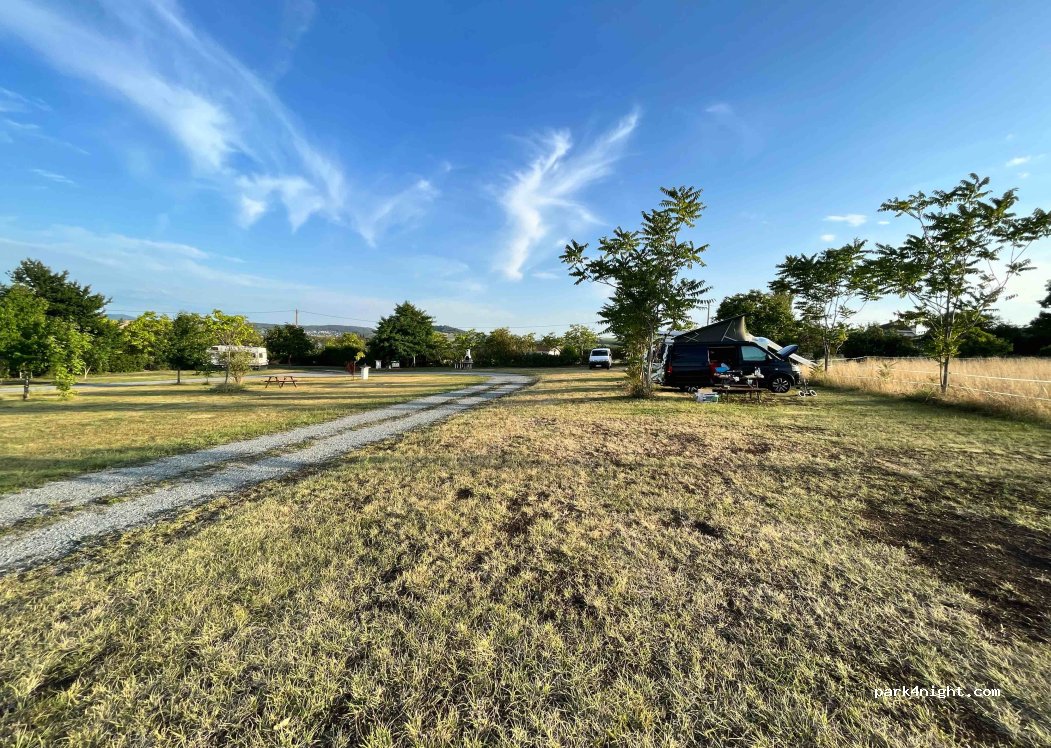 Aire de campingacar Les Troliers — foto 3